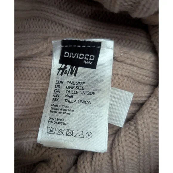 H&M Divided NWT Pom Pom Beanie Winter Hat Pink Dusty Rose - Picture 3 of 3
